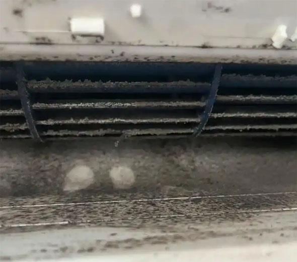 毕节市空调吹的风有股烧焦味是怎么回事